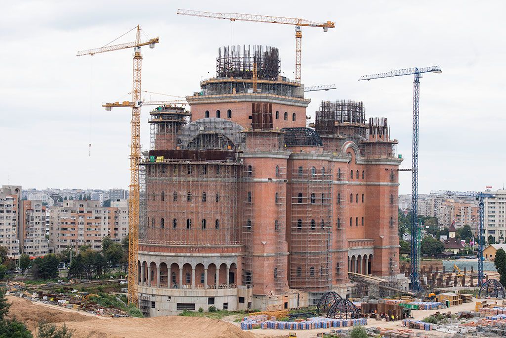 Opulență la Catedrala Mântuirii Neamului: mozaic italian, marmură și foiță de aur. Prețul: fabulos