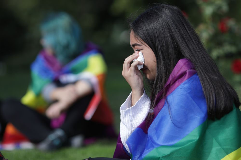 Protest pentru boicotarea referendumului pentru familie, în Piaţa Victoriei: "Iubirea nu se votează"