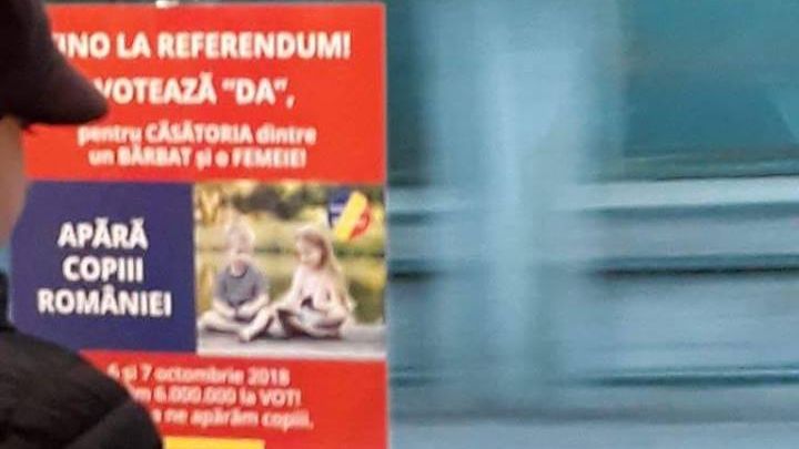 Afișele electorale pro-referendum, retrase din autobuzele din Galați