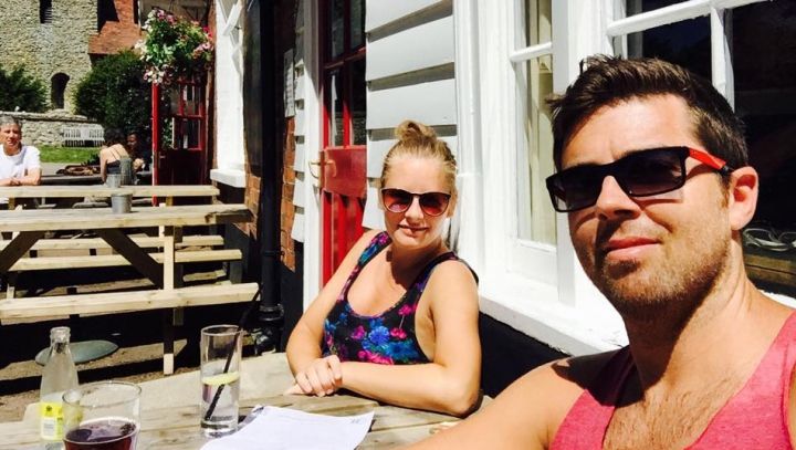 A arătat mamei poza din vacanță și au înghețat observând detaliul. Ce se întâmplase acum 23 de ani