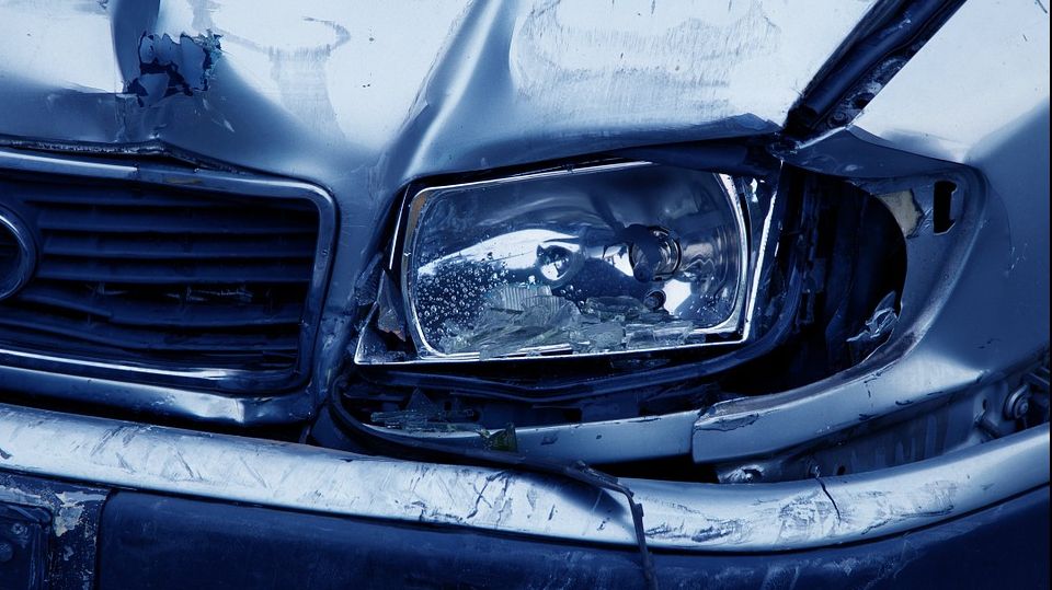 Accident neobișnuit în Oradea. Șoferul, un copil de patru ani care se afla singur în mașină