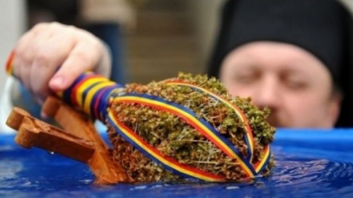 Ce conţine, de fapt, aghiazma. Cercetătorii au aflat adevărul