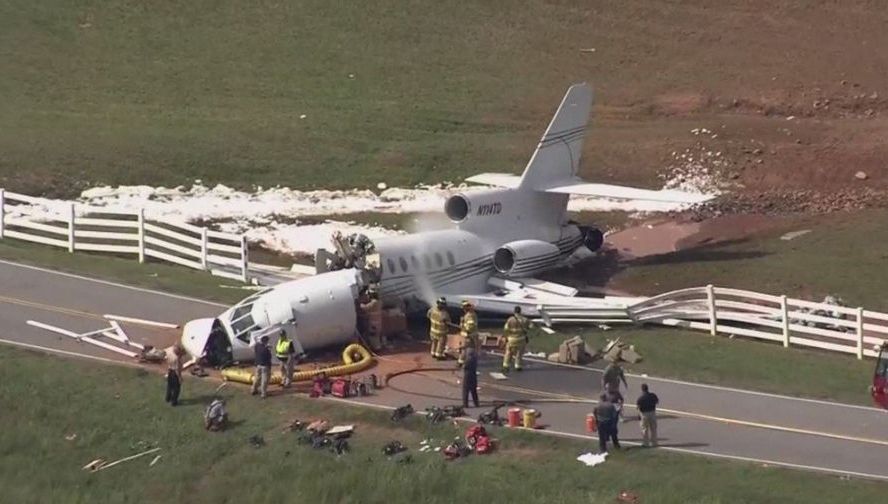 Tragedie aviatică. Un avion de pasageri s-a rupt în două la aterizare