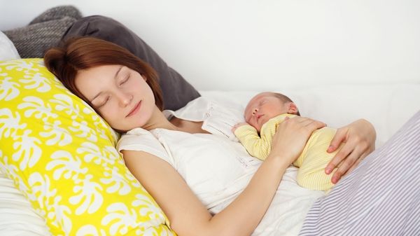 Ce să nu spui NICIODATĂ unei proaspete mămici. E interzis