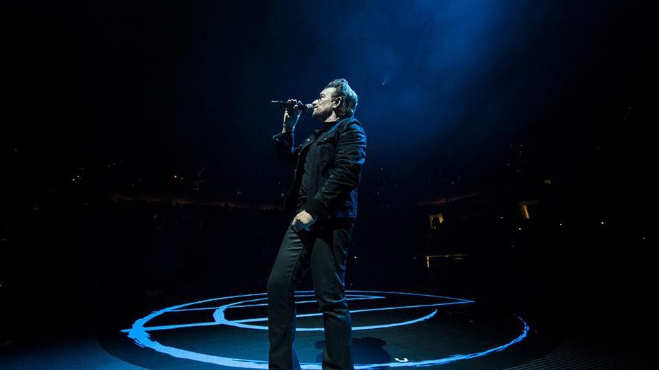 Imagini cu protestele de la București, proiectate în concertele celebrei formații U2