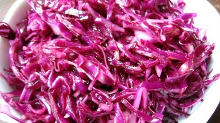 Legătura neştiută până acum dintre varza roşie şi cancer