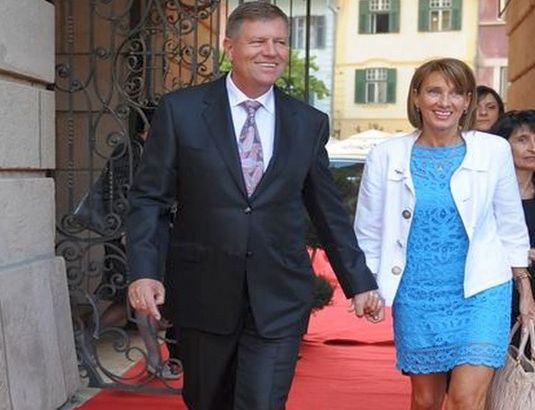 Cum s-a îmbrăcat Carmen Iohannis în prima zi de şcoală