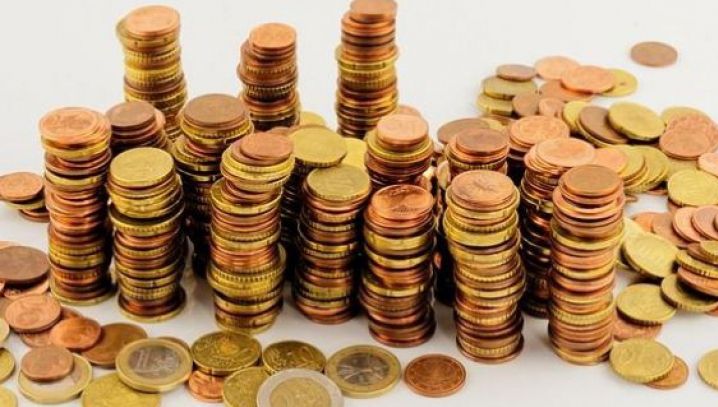 Ce înseamnă când visezi monede. Semnificaţia e foarte importantă