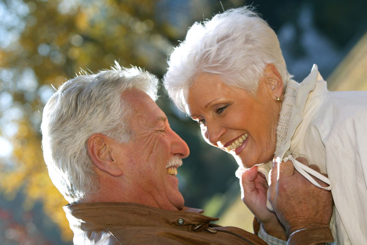 Numărul persoanelor de peste 100 de ani este în creştere, apropiindu-se de 70.000. Cum e posibil