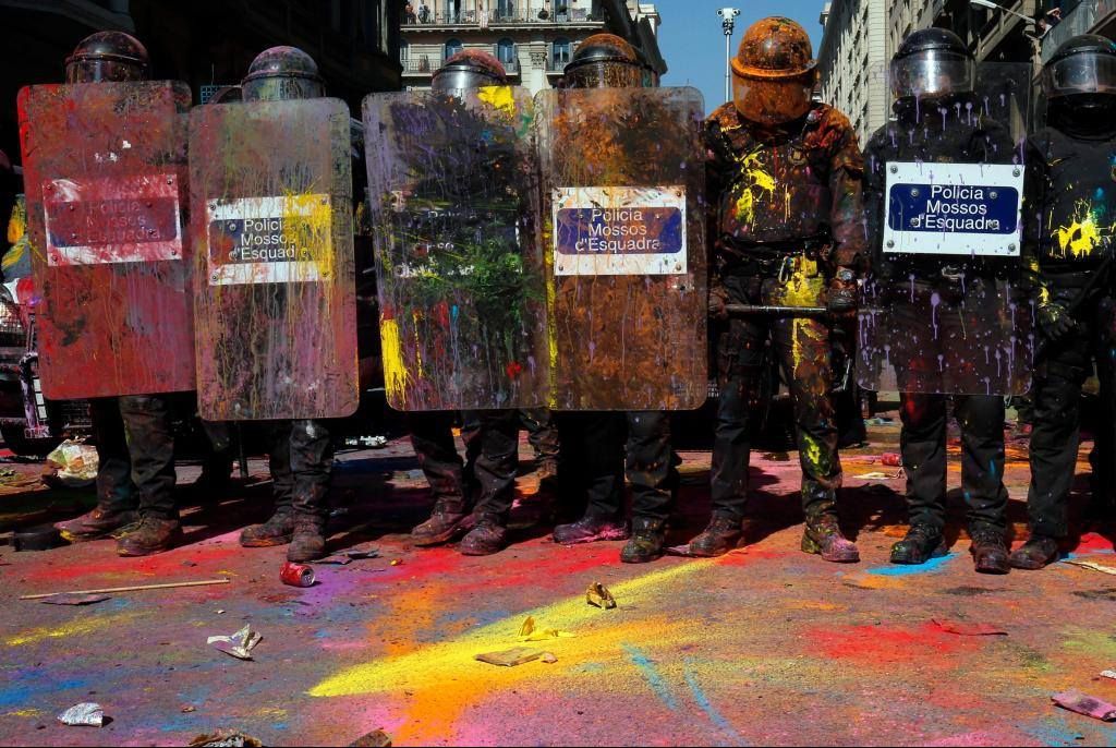 Violenţe în Catalonia, la un an de le referendumul ilegal. Ciocniri între separatişti şi Poliţie
