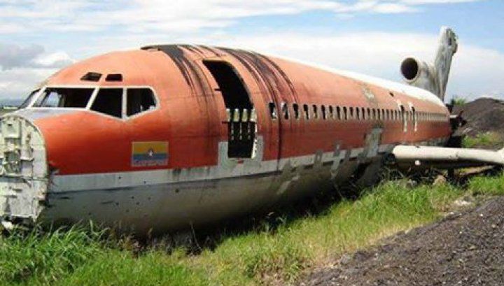 Avionul Boeing 727 găsit în junglă. Au intrat în fuzelaj şi au trăit un şoc