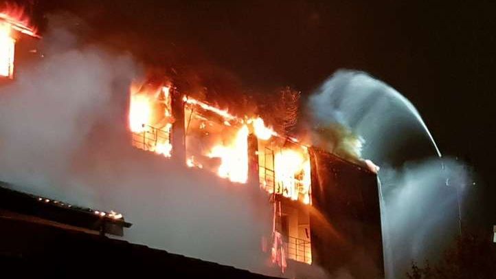 Anchete de proporţii după incendiul care a distrus un bloc din sectorul 5 al Capitalei