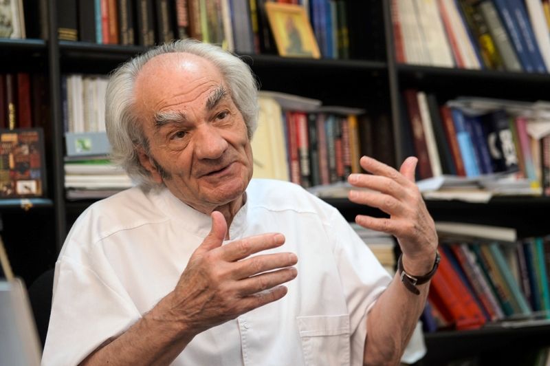 Leon Dănăilă revine: "Fumatul este ca homosexualitatea, ca alte droguri. Se transmite genetic"