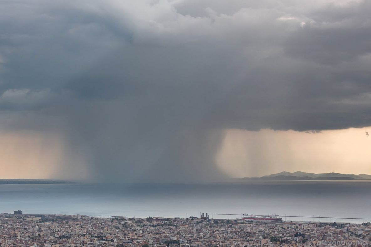 Ciclon devastator în sudul Europei. Cod roșu în Grecia. MAE lansează o avertizare de călătorie 