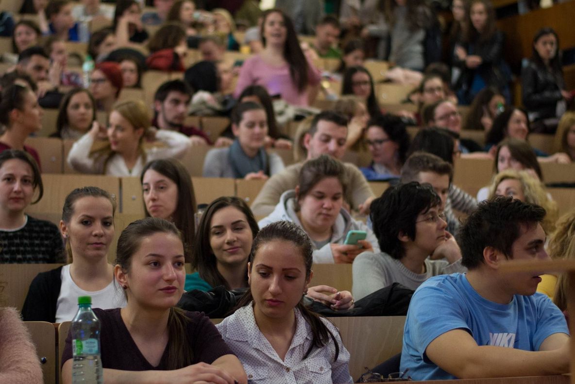 Începe un nou an universitar. Câţi studenţi există în România?