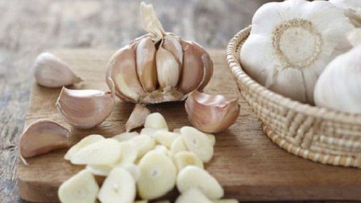 Nu mai consuma niciodată usturoi dacă ai una din aceste boli