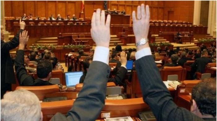 PNL vrea să stopeze adoptarea în cascadă a OUG-urilor