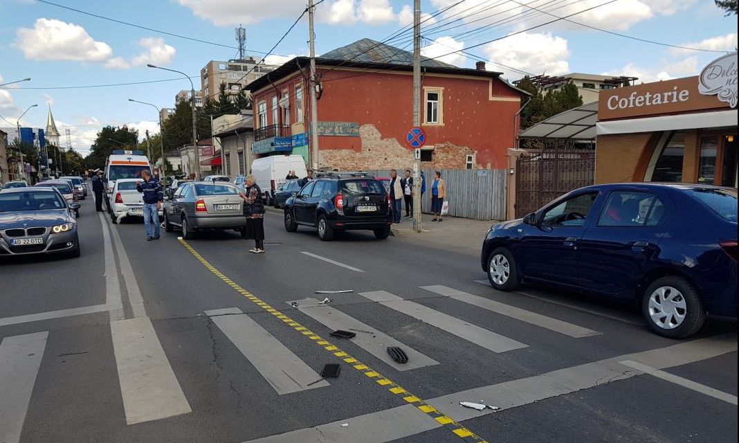 Pieton accidentat grav de o șoferiță care a confundat accelerația cu frâna