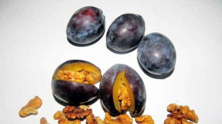 Dulceaţă de prune cu miez de nucă. Reţeta secretă din caietul bunicii