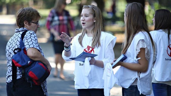 Studiu: Educaţia "gratuită" îi costă pe părinţi 3.000 lei/an