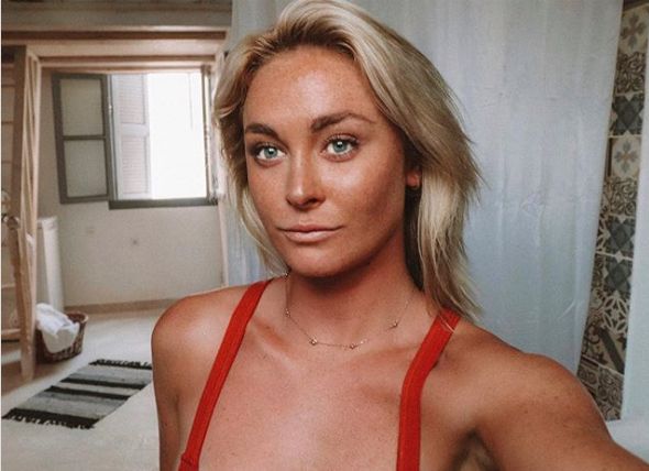 Tânăra vedetă a murit în mod straniu în Grecia, în vacanță. O țară întreagă este în stare de șoc