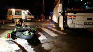 Accident grav: Două persoane aflate pe o motocicletă au murit după coliziunea cu un autocar