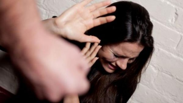 Învățăturile ”familiei ortodoxe”: Dacă soțul bea sau bate, e semn că în inima soției nu e iubire 