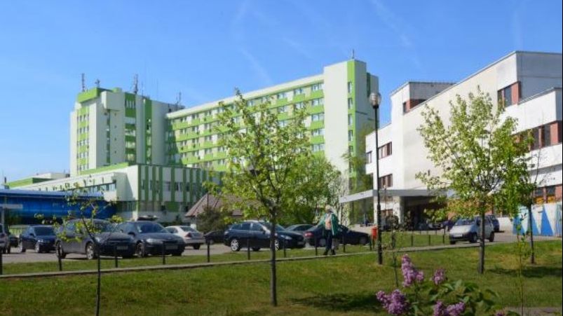 Asistentă medicală, bătută în fața unui spital din Timișoara. Ce făcuse femeia