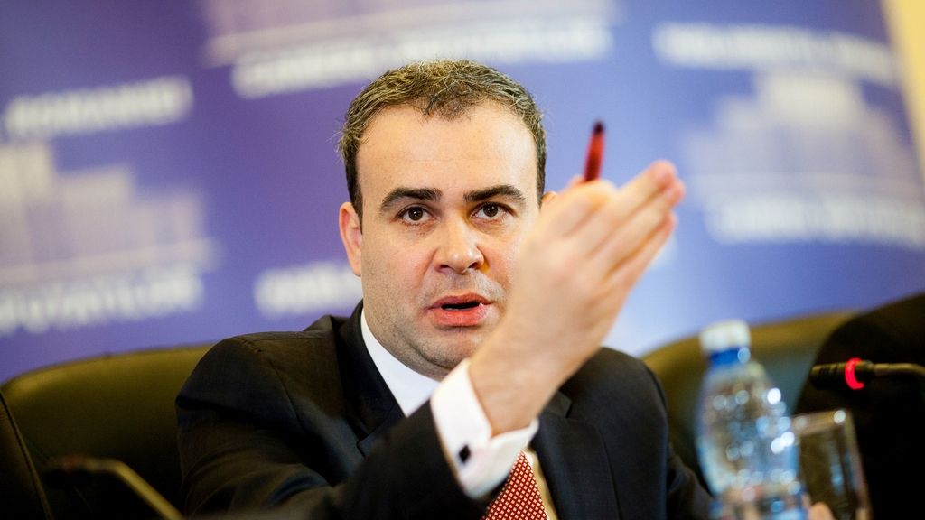 Vâlcov, călcat în picioare: "Nesimțitule! Stii foarte bine de «consultaţiile» tale psihiatrice"