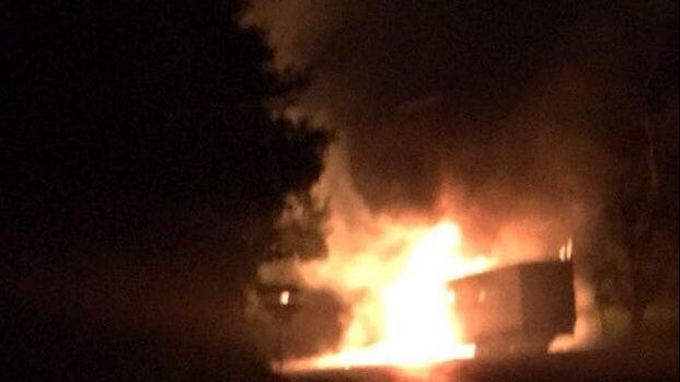 Un TIR încărcat cu ceai a ars ca o torţă pe un drum extrem de circulat