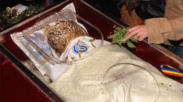 Zi uriașă pentru credincioși: Racla cu moaștele Sfintei Parascheva va fi scoasă vineri spre închinare