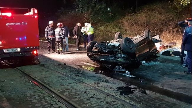 Tragedie. O maşină cu 4 tineri s-a prăbuşit de la 9 metri înălţime, de pe un pod