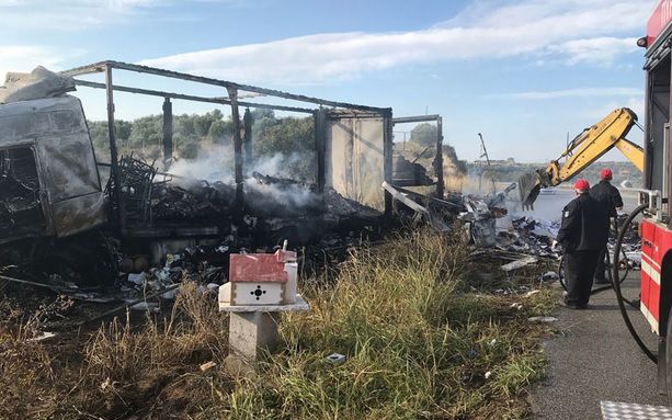 Accident înfiorător în Grecia. Două maşini au luat foc, în urma unui impact violent: 11 morţi