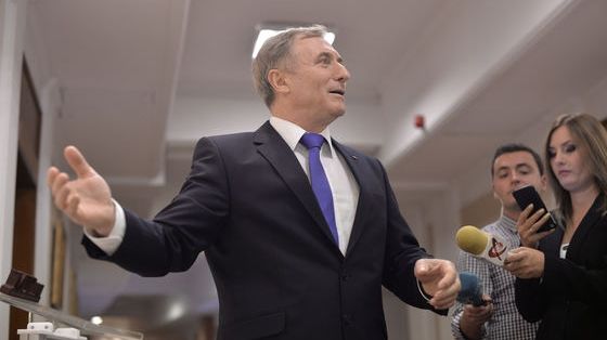 Peste o mie de magistraţi au semnat în apărarea lui Augustin Lazăr