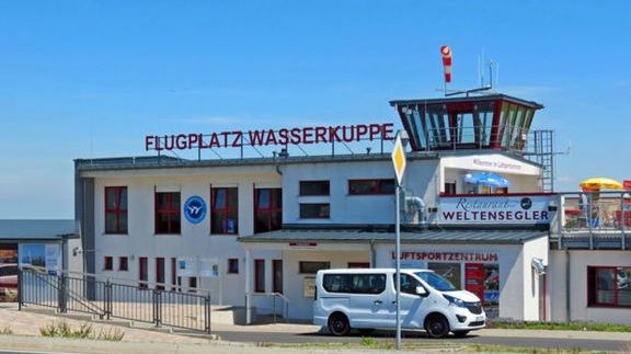 Incident AVIATIC în Germania: 3 morţi, mai mulţi răniţi, după ce un avion a intrat în mulţime