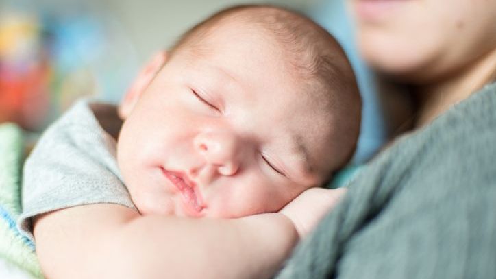 Până la ce vârstă ar trebui să doarmă copilul alături de mamă... sau singur. Părerea cercetătorilor 