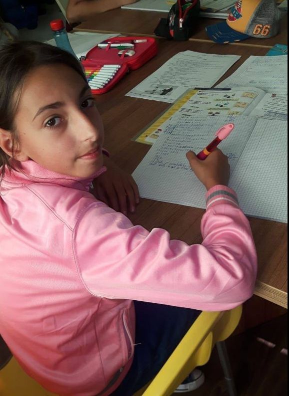 O fetiţă are nevoie de ajutorul nostru! Drama copilei înfiată de biserică 