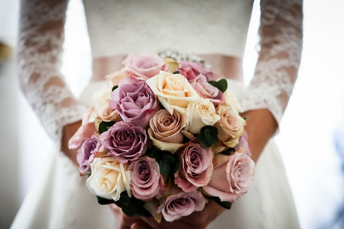 O căsătorie mai puțin obișnuită! O româncă din Germania s-a căsătorit cu ea însăși - Povestea emoționantă a femeii