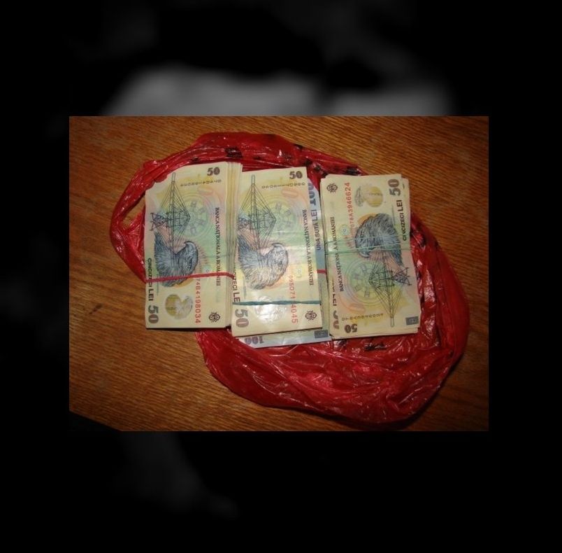 300 de milioane de lei vechi, găsiți pe o bancă din centrul Buzăului