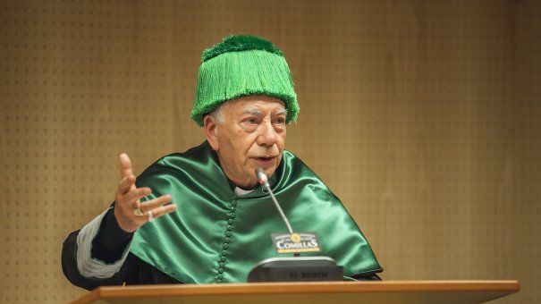 Un cardinal la o orgie sexuală şi droguri. Prietenul Papei, prins de poliție