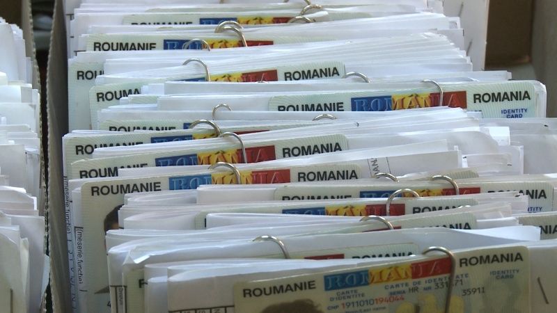 Vot multiplu. O angajată a primăriei, prinsă cu 17 cărți de identitate asupra ei
