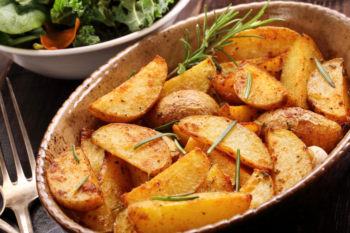 Cum să faci cei mai fragezi cartofi ţărăneşti, ca la restaurant