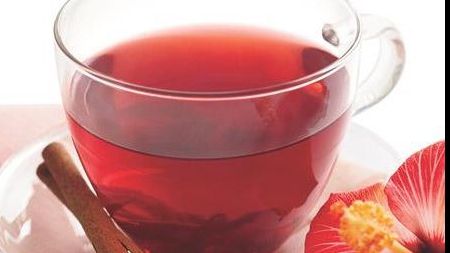 Ceaiul de Hibiscus reduce colesterolul, tensiunea și nu numai! 