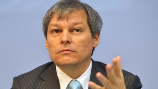 Cioloş: "Ce face Victor Ciorbea din calitatea sa de Avocat al Poporului este o ruşine"