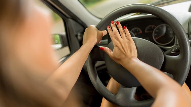 Flash-urile și claxonatul - "sporturile preferate" ale șoferului român