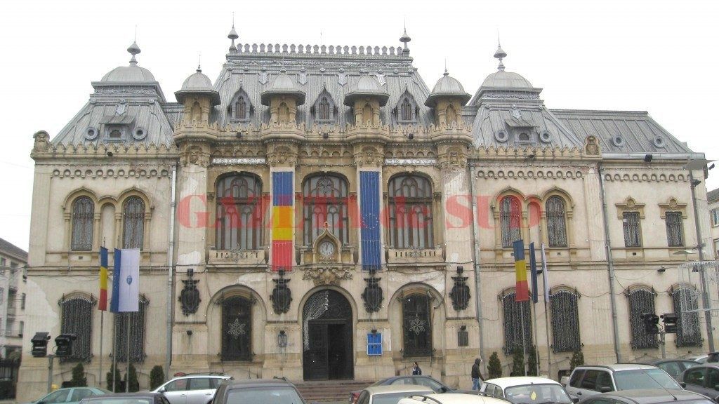 TRAGEDIE. O femeie care făcea curăţenie în Primăria Craiova a căzut 12 metri în gol