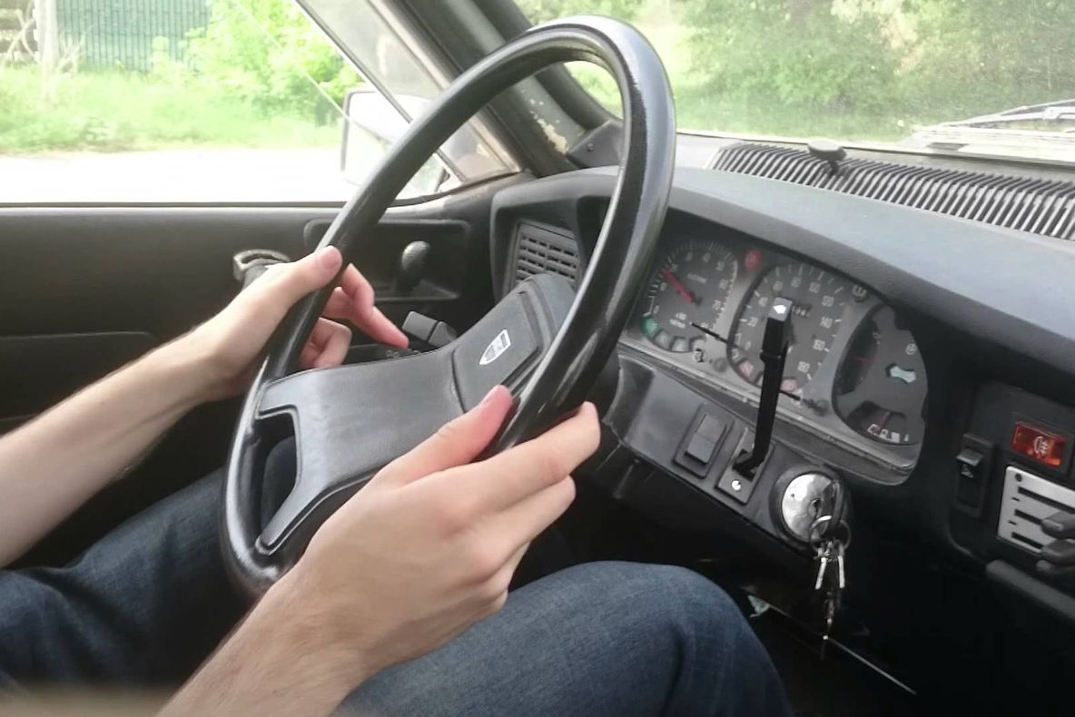 Dacia 1310, asta e ultima maşină care a ieşit pe porţile fabricii de la Mioveni