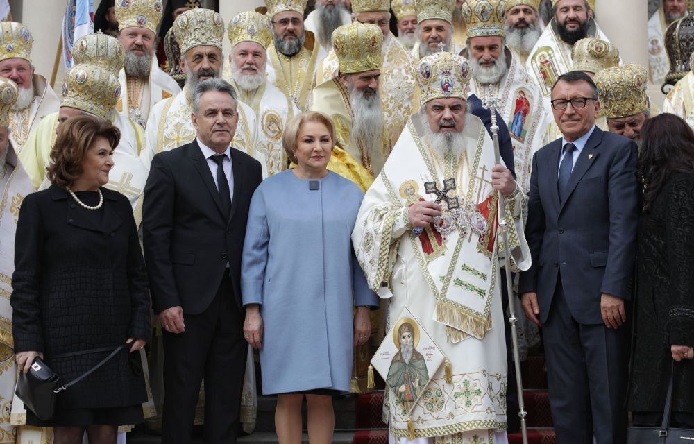 Viorica Dăncilă, Rovana Plumb şi Paul Stănescu, la moaştele Sfântului Dimitrie cel Nou