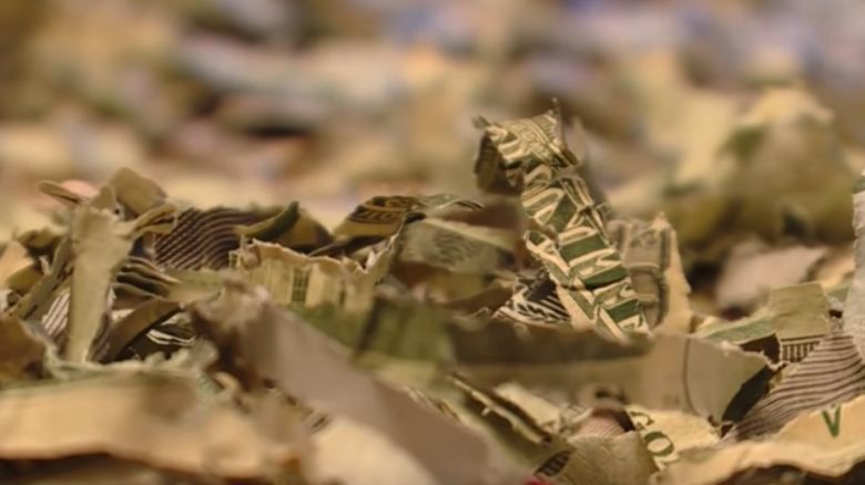 Un copil de doi ani a pus la tocat 1000 de dolari 