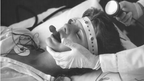 Imagini terifiante! 10 tratamente barbare la care erau supuși pacienții cu boli psihice